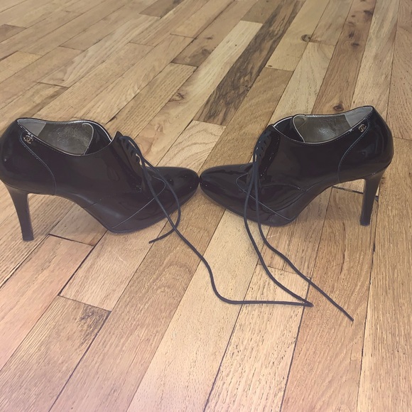 CHANEL Black Patent Leather 17A Lace Up Heel - Picture 3 of 9